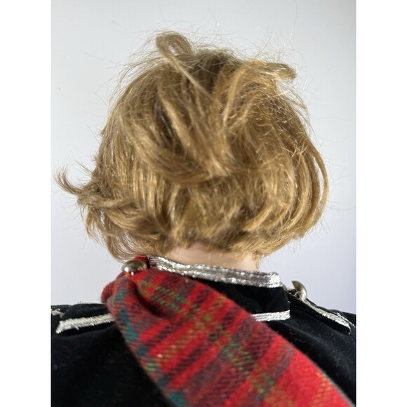 William Tung TUSS Series 22" Porcelain Doll Scottish Outfit Heterochromia Rare - Picture 11 of 13